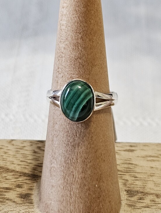 Jewelry - Green Malachite Sterling Silver .925 Oval Ring Size 6 3/4